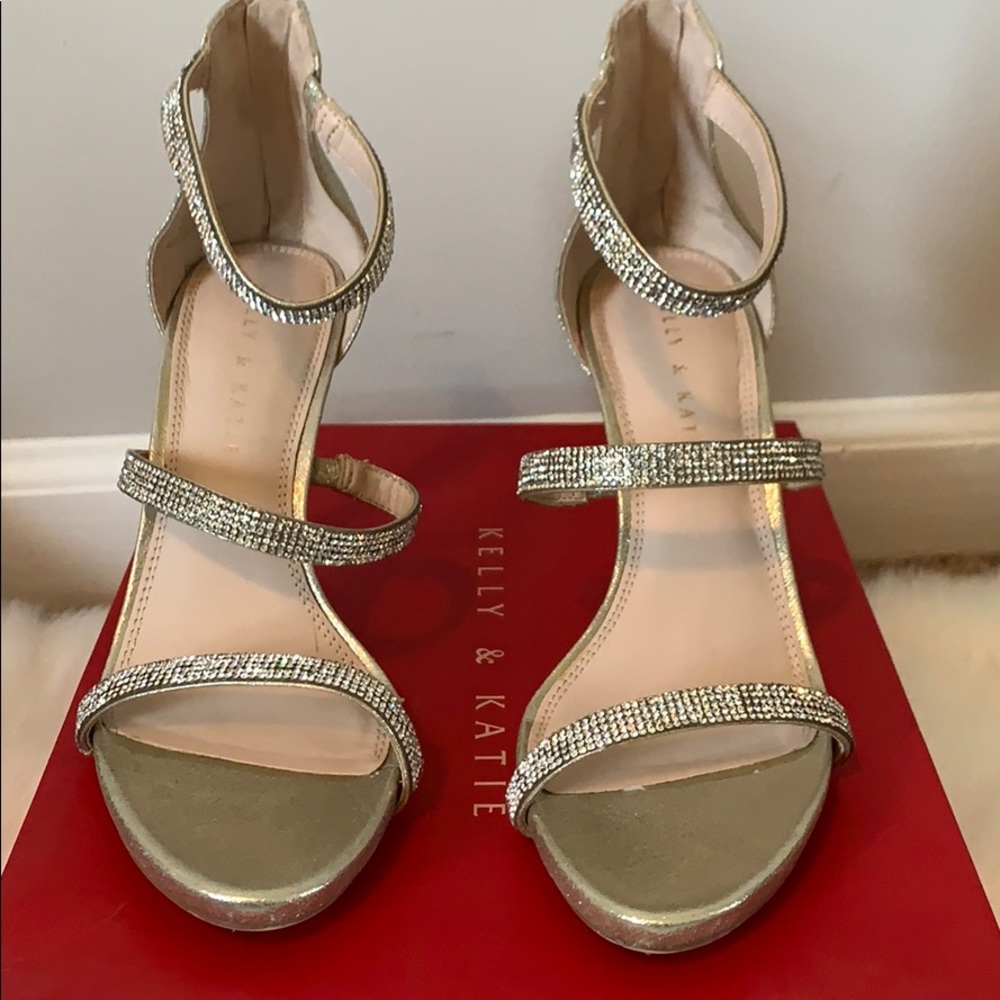 Gold metallic women’s shoe